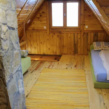 Tornik Lodge *