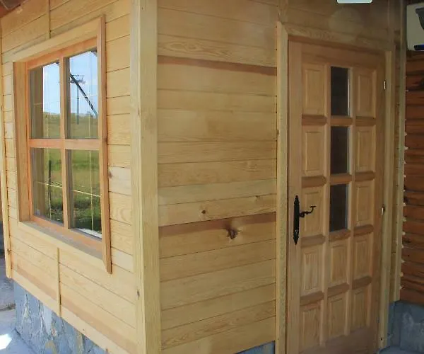 بيت خشبي Tornik